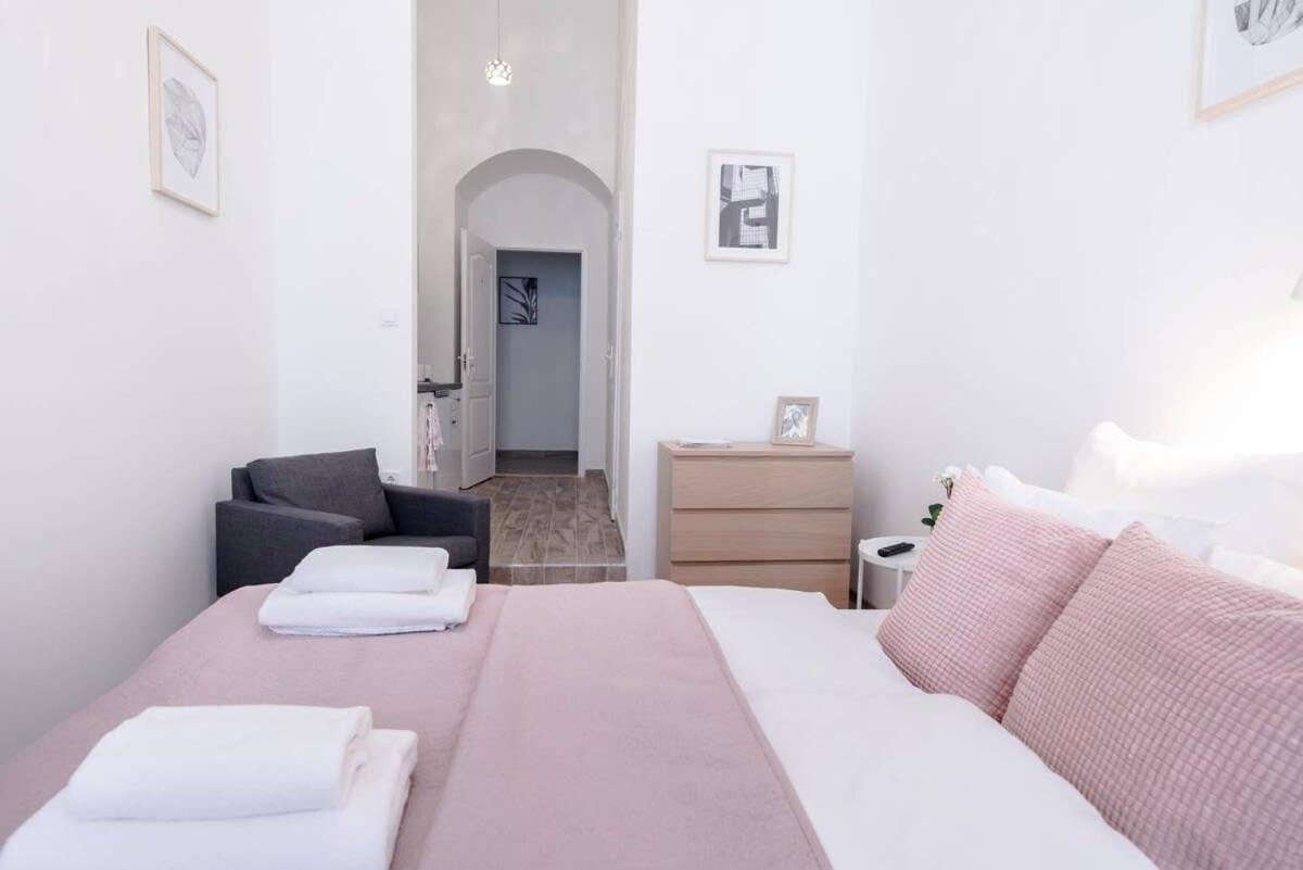 Brand New Studio With Aircon In The Center Budapest Exterior photo