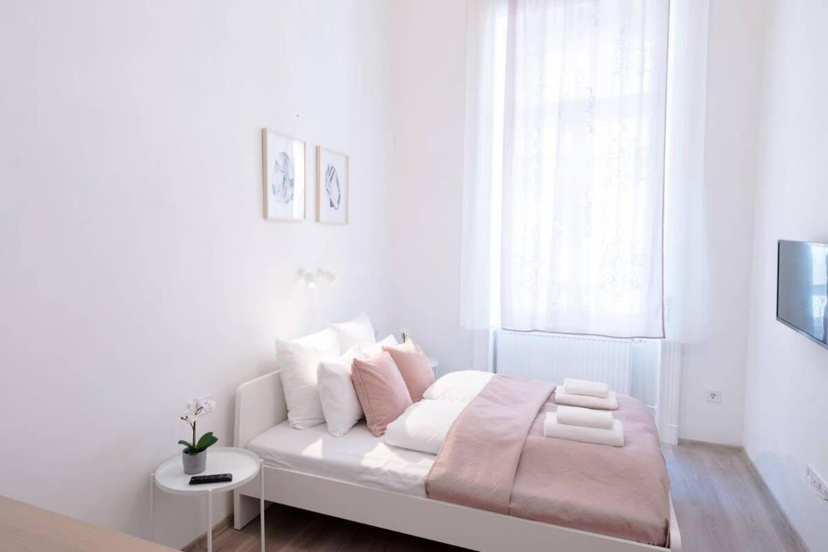 Brand New Studio With Aircon In The Center Budapest Exterior photo